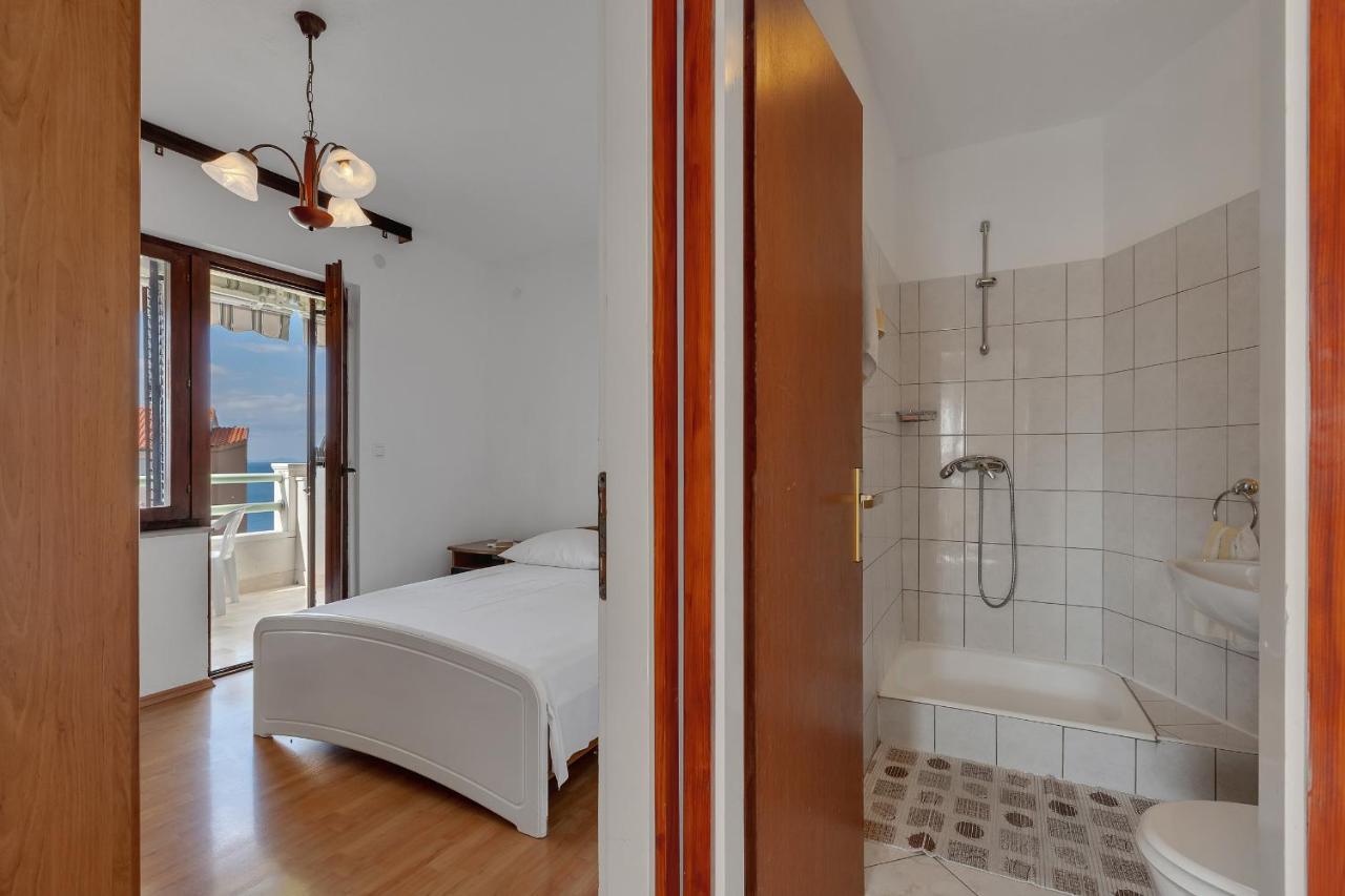 Apartments Tihomir Musac Omiš Esterno foto
