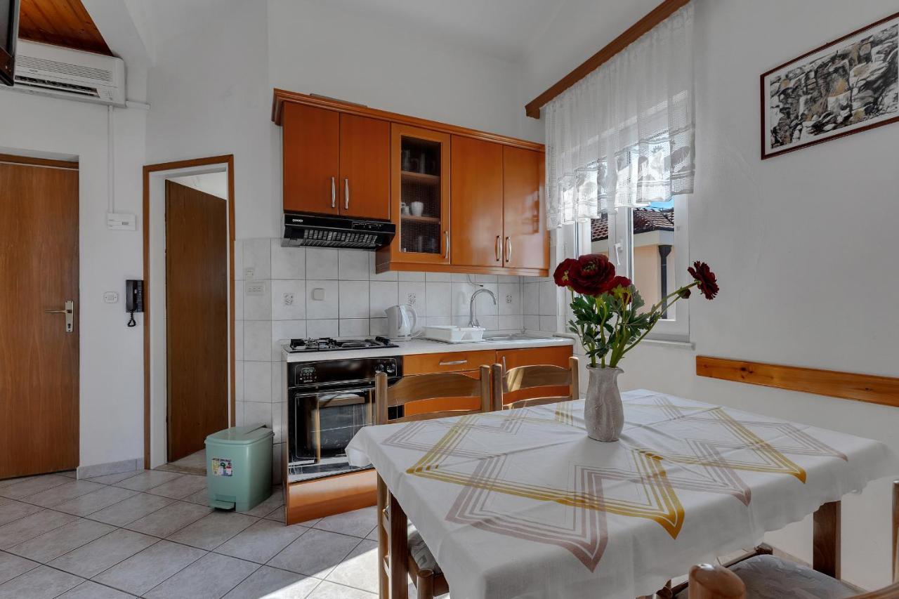 Apartments Tihomir Musac Omiš Esterno foto