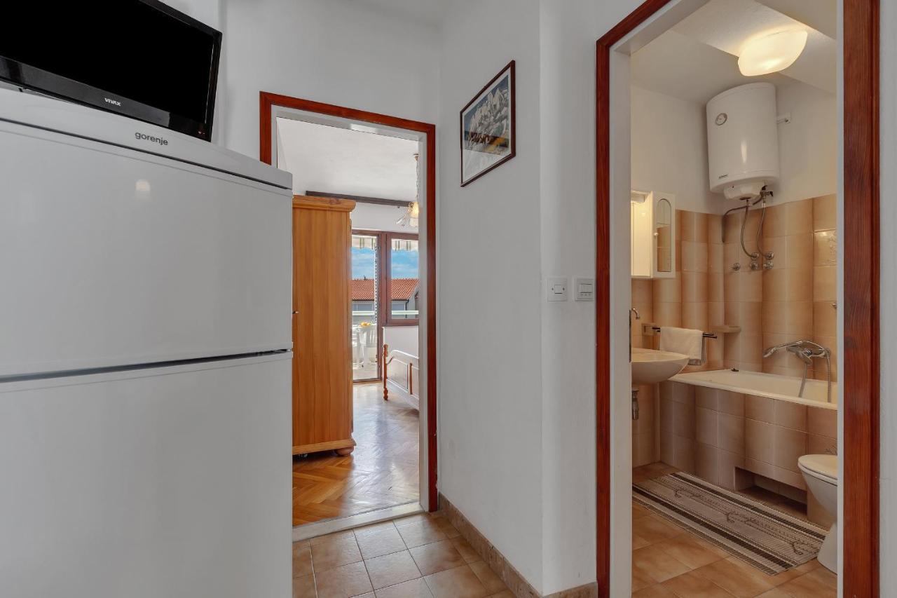 Apartments Tihomir Musac Omiš Esterno foto